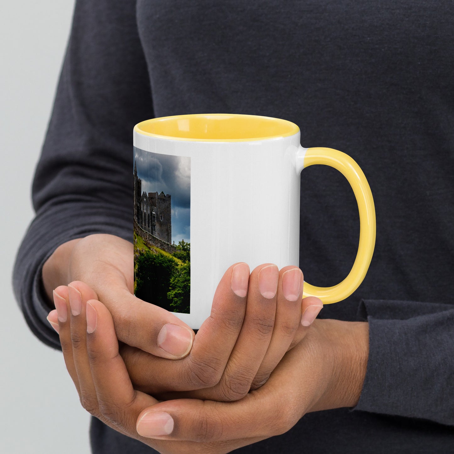 Taza con estampado de Rock of Cashel y color en el interior